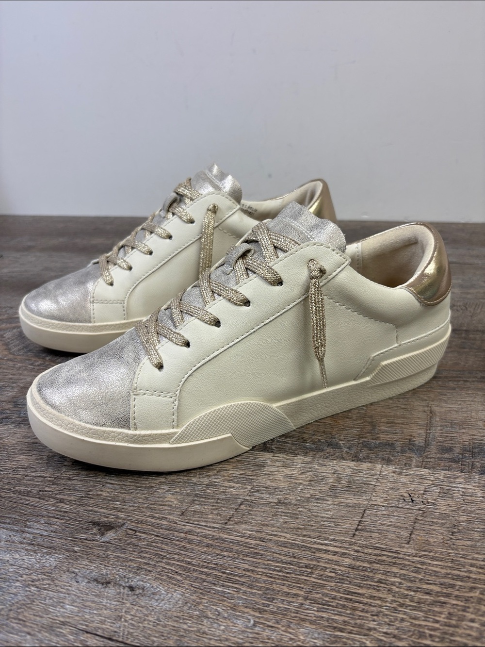 Dolce Vita Helix Metallic Gold Ivory Low Top Sneakers Women’s Size 9.5
